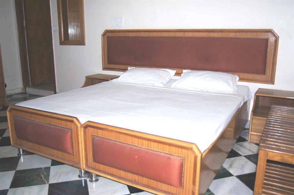Hotel Westend Holiday Home 5 Mint From Nizamuddin Railway Station New Delhi Luaran gambar